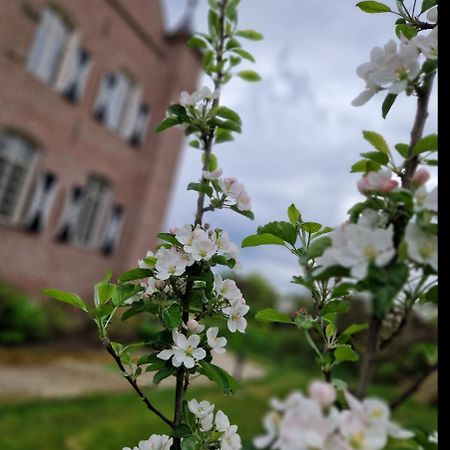 Kasteel Aldenghoor Bed & Breakfast Haelen Bagian luar foto