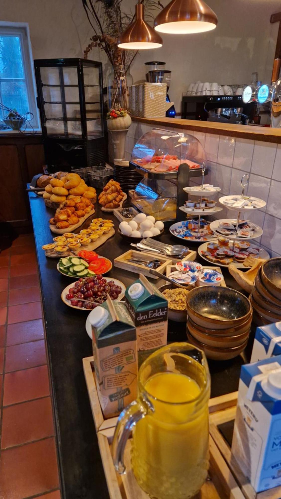 Kasteel Aldenghoor Bed & Breakfast Haelen Bagian luar foto