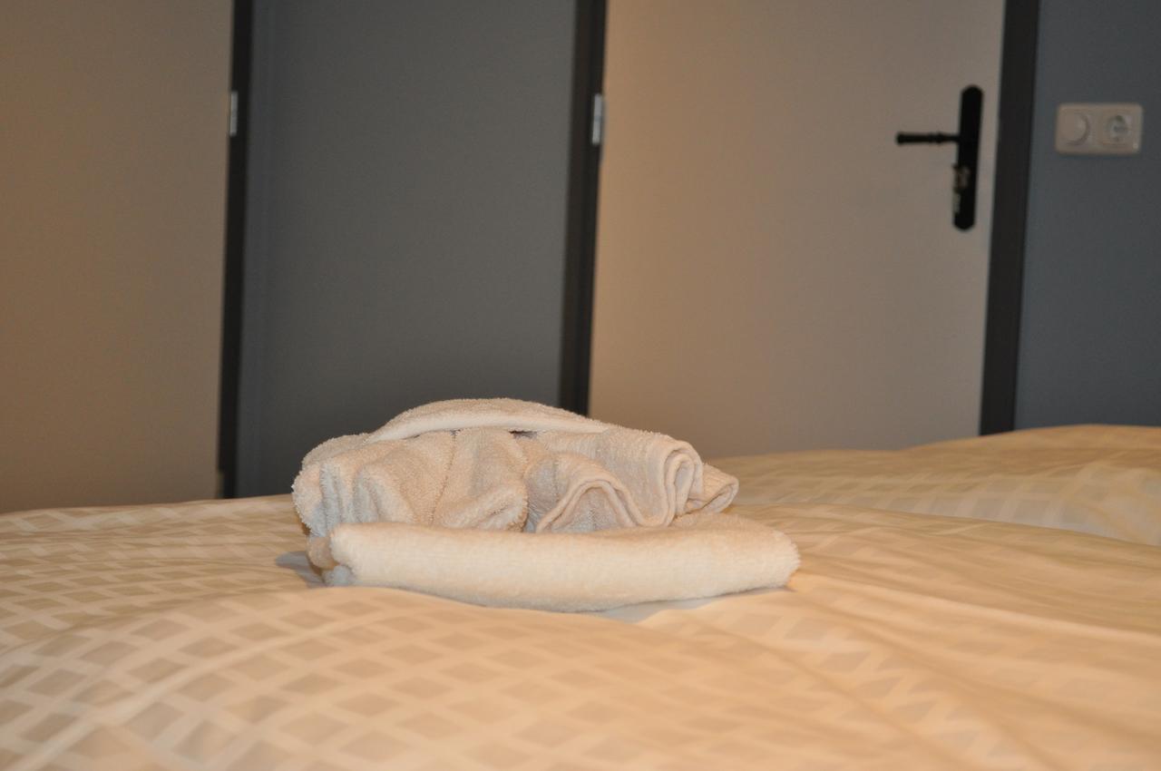 Kasteel Aldenghoor Bed & Breakfast Haelen Bagian luar foto