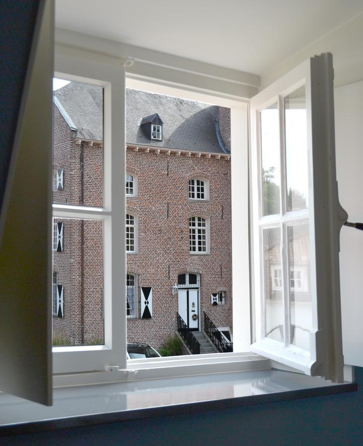 Kasteel Aldenghoor Bed & Breakfast Haelen Bagian luar foto